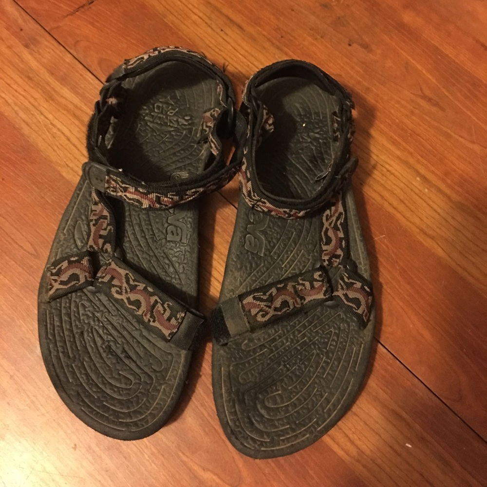 Men’s sandals in great condition
